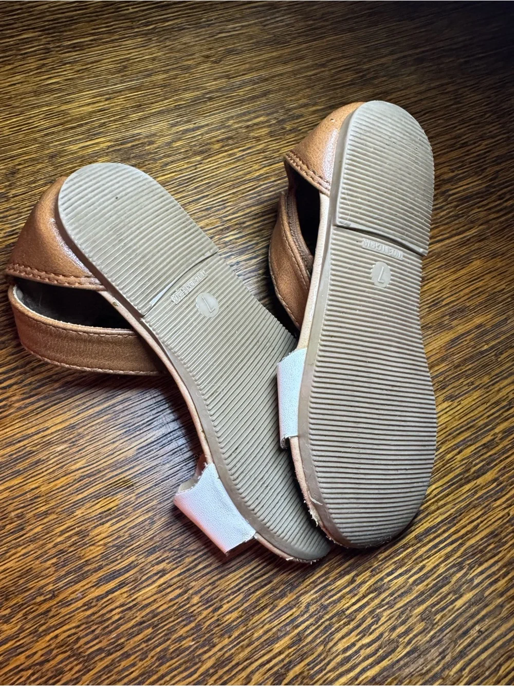 Old Navy Scallop Strap Size 7 Girls Sandals